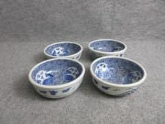 伊万里焼染付微塵唐草丸に波千鳥深鉢4個 [B29009] 伊万里焼染付微塵唐草丸に波千鳥深鉢4個 [B29009] - メルカリ
