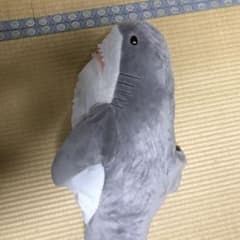 巨大ザメのぬいぐるみのサムネイル