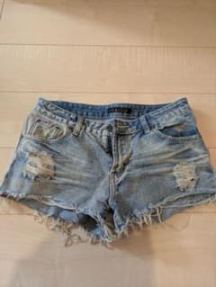Janiss ダメージ加工デニムショートパンツのサムネイル