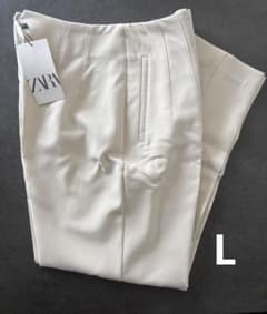 ZARA ハイウエストパンツ ホワイト Lサイズのサムネイル