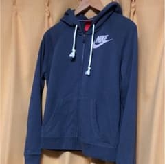 さおりん様専用 NIKEパーカーのサムネイル