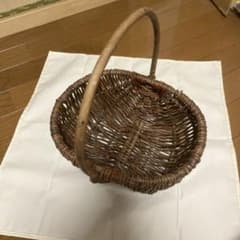 ブラウンのバスケットのサムネイル