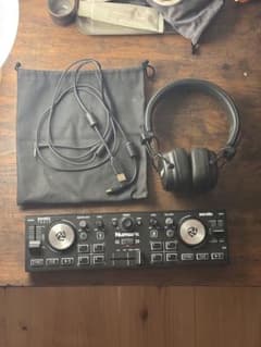 Numark DJ2GO2 + Marshall Bluetooth ヘッドホンのサムネイル