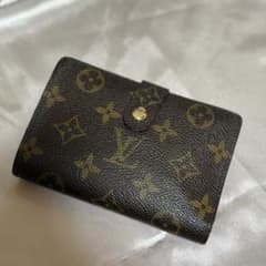 【最終値下げ】Louis Vuitton 二つ折り財布のサムネイル