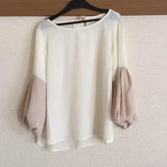 シフォン生地 トップス 新品未使用のサムネイル