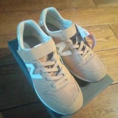 New Balance　YV996 CBE ベージュ スニーカー　23.5のサムネイル
