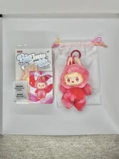 正規品　新品　ラブブ labubu エナジー LOVE 赤のサムネイル