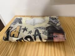 島村嬉唄 グラフィックプリント Tシャツ 総柄 島村嬉唄 グラフィックプリント Tシャツ 総柄 - メルカリ