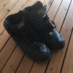 NIKE エアフォース ミッドカット 黒のサムネイル