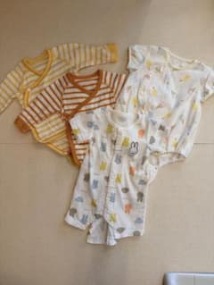 【美品】ベビー肌着　ロンパース　4枚セット 50-60サイズのサムネイル