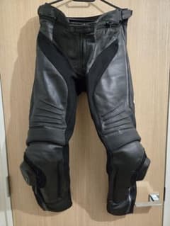DAINESE ダイネーゼ レザーパンツ 52サイズのサムネイル