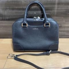 さっち様FURLA ブラック ハンドバッグのサムネイル