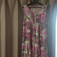 Floral pattern sleeveless below-the-knee length dress M