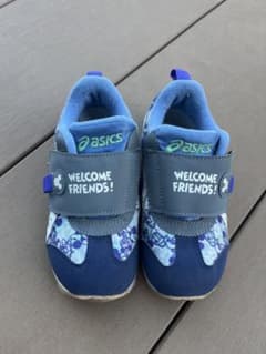 ASICS ミッキー柄 スニーカー　16.5㎝のサムネイル