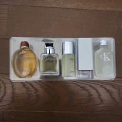 M*d様 Calvin Klein ミニ香水 5種セット - メルカリ