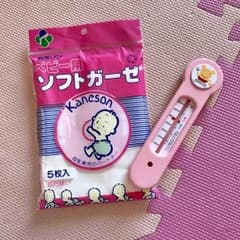 美品♡湯温計と未使用ガーゼのサムネイル