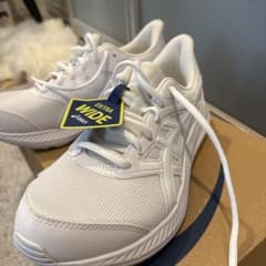 ほぼ未使用品　ASICS 通学シューズ　ランニングシューズ 25.5㎝　ホワイトのサムネイル