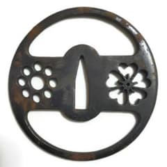 G30. 肥後鐔　鉄地　桜九曜紋透し　引両文　細川家紋　肥後金工　サビあり G30. 肥後鐔 鉄地 桜九曜紋透し 引両文 細川家紋 肥後金工 サビあり