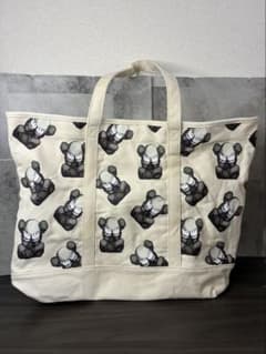 KAWS TOKYO FIRST トートバッグ キャンバスのサムネイル