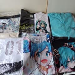 マジカルミライTシャツ4着+バック2個+ウインドブレーカー1着 マジカルミライTシャツ4着+バック2個+ウインドブレーカー1着 - メルカリ