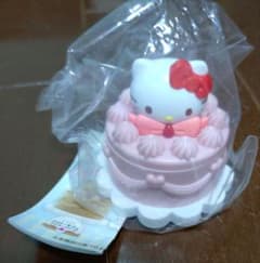デコレーションケーキ　小物入れ　キティちゃんのサムネイル