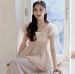 【新品タグ付き】polaura フラワーペプラムバックリボンチュニックのサムネイル