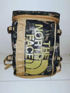 【送料無料】美品THE NORTH FACE 迷彩バックパックのサムネイル