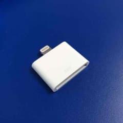 Apple 純正品 lightening 変換コネクタ  30ピンアダプタのサムネイル