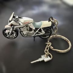 SUZUKI カタナ　バイク キーホルダー シルバーのサムネイル
