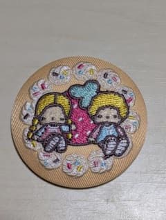 サンリオキャラクターズ 刺繍缶バッジビスケット4のサムネイル
