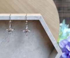 ピアス　イヤリング変更可　ハンドメイド　シルバー　十字星　小さめ　可愛い　控えめのサムネイル