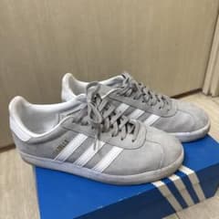 adidas gazelleグレー スエード スニーカー　24センチのサムネイル