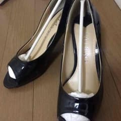 INDIVI 黒 パンプス オープントゥー 7cmのサムネイル