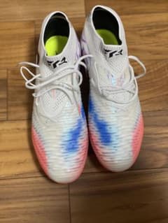フューチャー 8 アルティメット FG　プーマホワイトPUMAサッカースパイク1のサムネイル