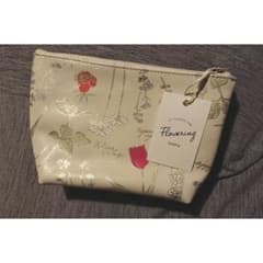 花柄ポーチ【新品・美品】のサムネイル