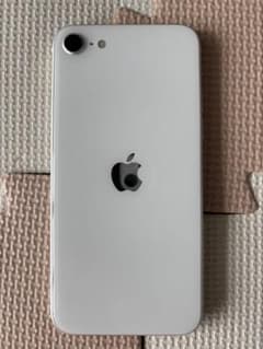 Apple iPhone SE 第2世代 本体 ホワイト - メルカリ