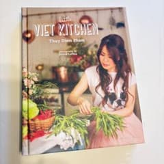 洋書 料理本 The Little Viet Kitchen - メルカリ