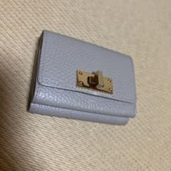 折り財布のサムネイル