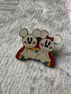 Thumbnail of ミッキーとミニー ピンバッジ