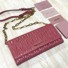 Miu Miu チェーンウォレット ピンク マテラッセ　長財布のサムネイル