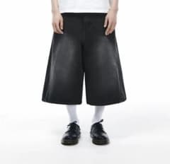 SIGNATURE デニムパンツ （Washed Curved Bermuda）のサムネイル