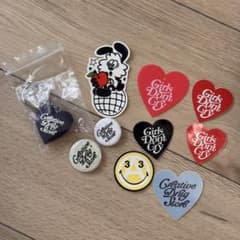 VERDY girls don’t cry 非売品 ステッカー キーホルダー VERDY girls don't cry 非売品 ステッカー キーホルダー - メルカリ