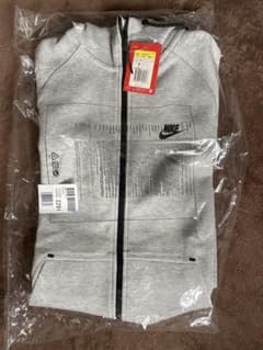 【新品入手困難】 NIKE テックフリース S（グレー ）新品タグ付き