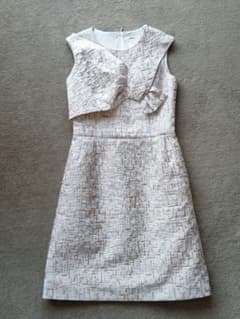 Rene ルネ ★定価6万★ イタリア製生地 タグ有 春夏ワンピース 36 Rene ルネ ☆定価6万☆ イタリア製生地 タグ有 ワンピース 36 - メルカリ