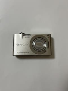 CASIO EXILIM 10.1メガピクセル コンパクトデジタルカメラ - メルカリ
