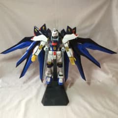バンダイの1/60ストライクフリーダムガンダム ライトニング