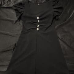 SHEIN ブラック ミニワンピース パール調ボタンのサムネイル