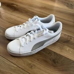 新品✨Puma ホワイト シルバー スニーカー　29㎝のサムネイル