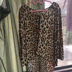 ゆったりヒョウ柄ブラウスのサムネイル