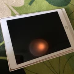 iPad 9.7インチ 6世代 32GB ゴールド Wi-fiモデルのサムネイル